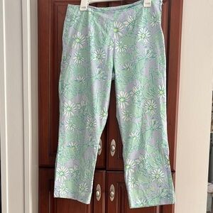 Lilly Pulitzer - Green Floral Women’s Capri Bottoms- Size 8